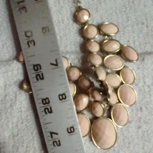Goldtone pink faceted runway statement necklace - Picture 5 of 5